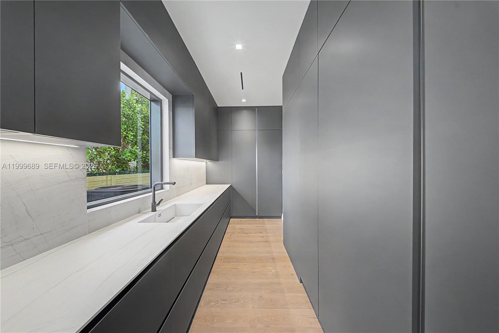 1400 W Lake Dr Fort Lauderdale, FL 33316