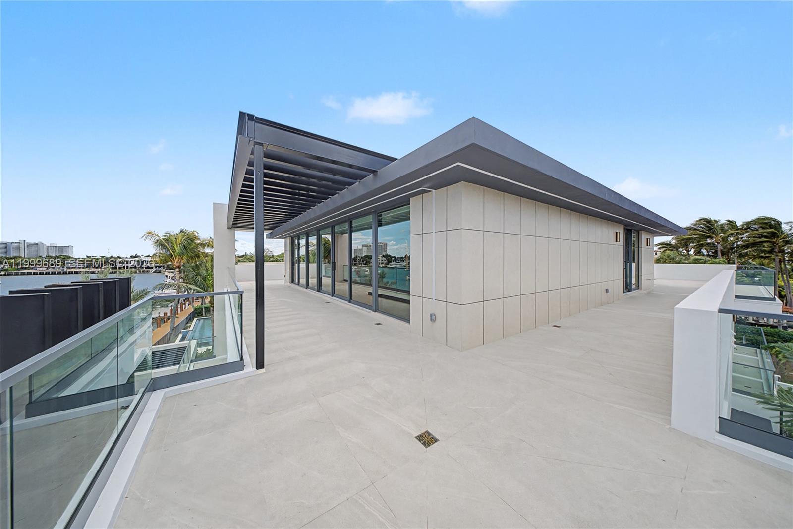 1400 W Lake Dr Fort Lauderdale, FL 33316