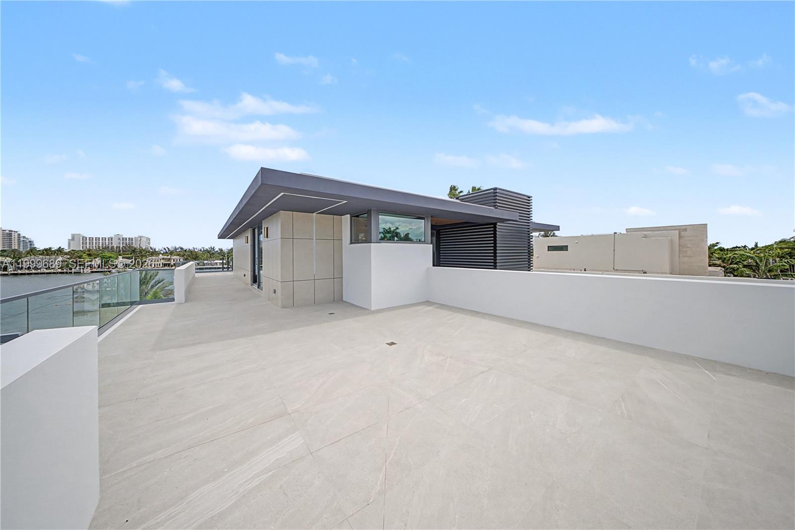 1400 W Lake Dr Fort Lauderdale, FL 33316