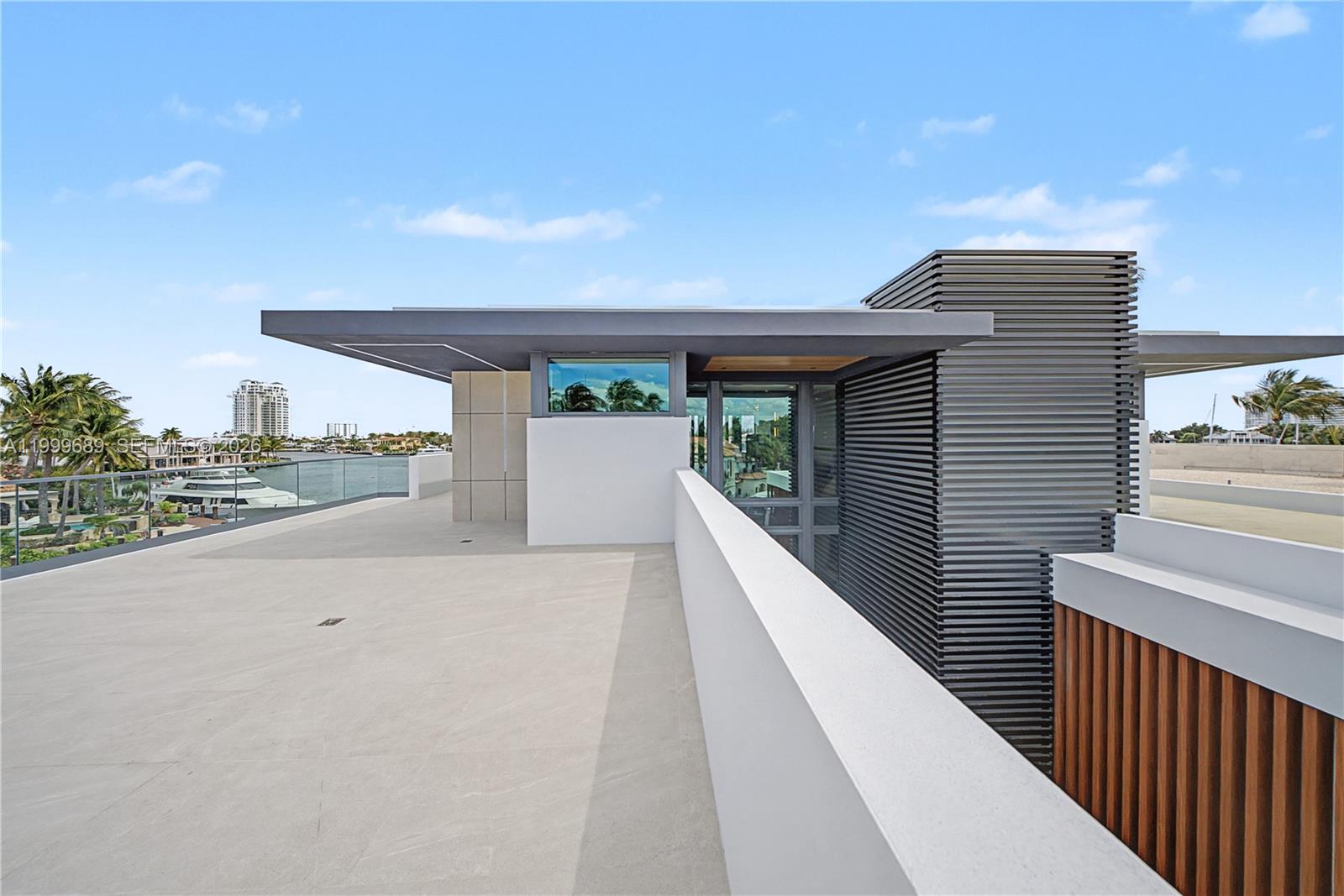 1400 W Lake Dr Fort Lauderdale, FL 33316