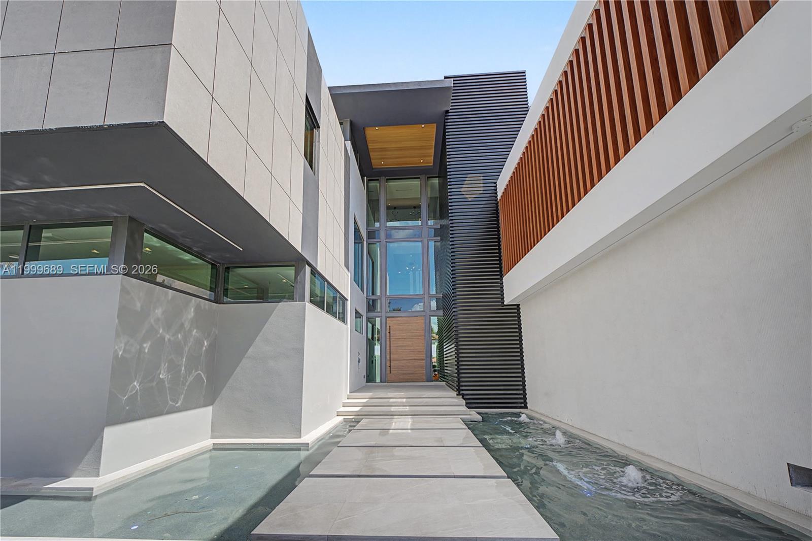 1400 W Lake Dr Fort Lauderdale, FL 33316