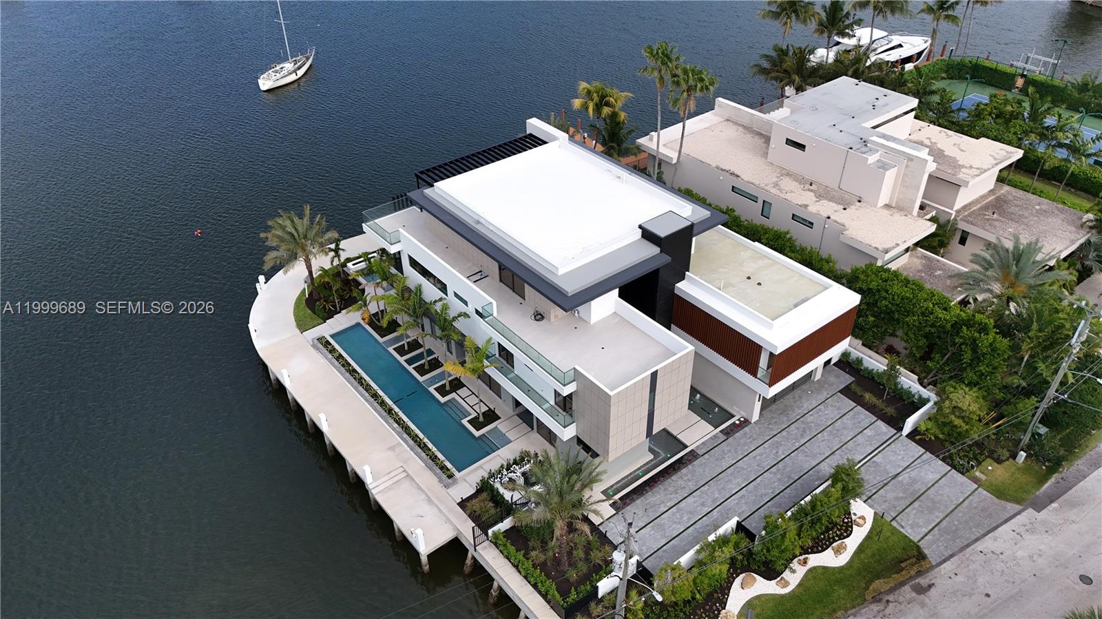 1400 W Lake Dr Fort Lauderdale, FL 33316