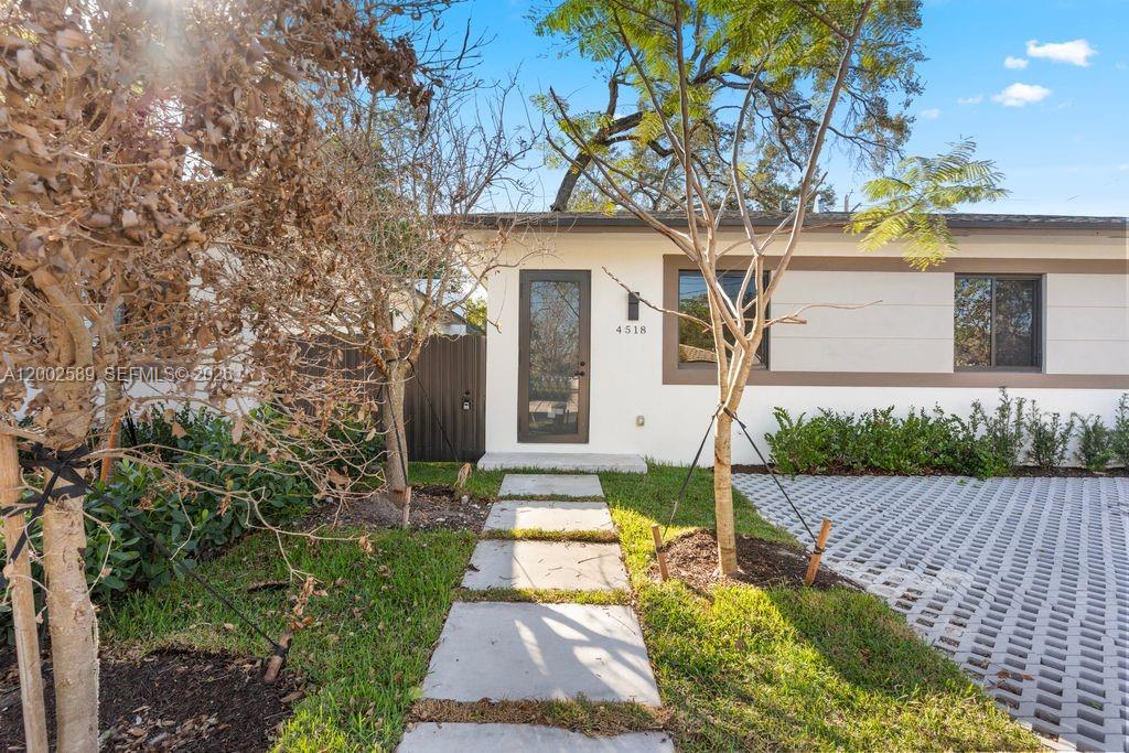 4518 NW 4th St Miami, FL 33126