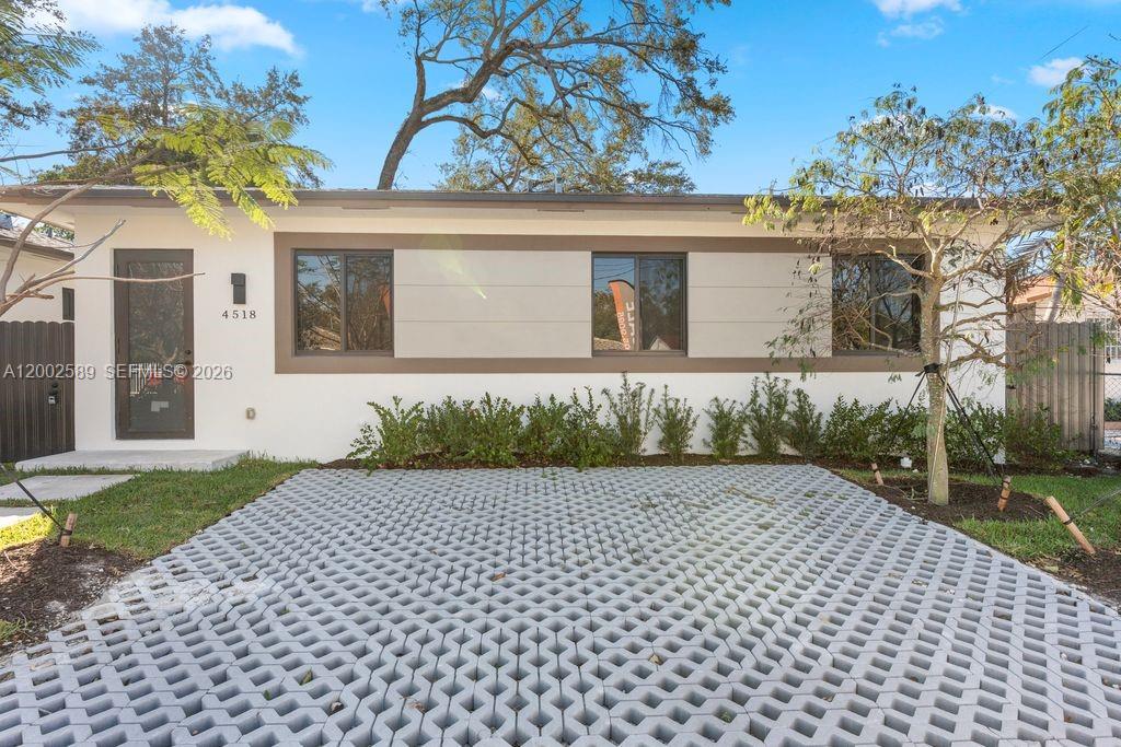 4518 NW 4th St Miami, FL 33126