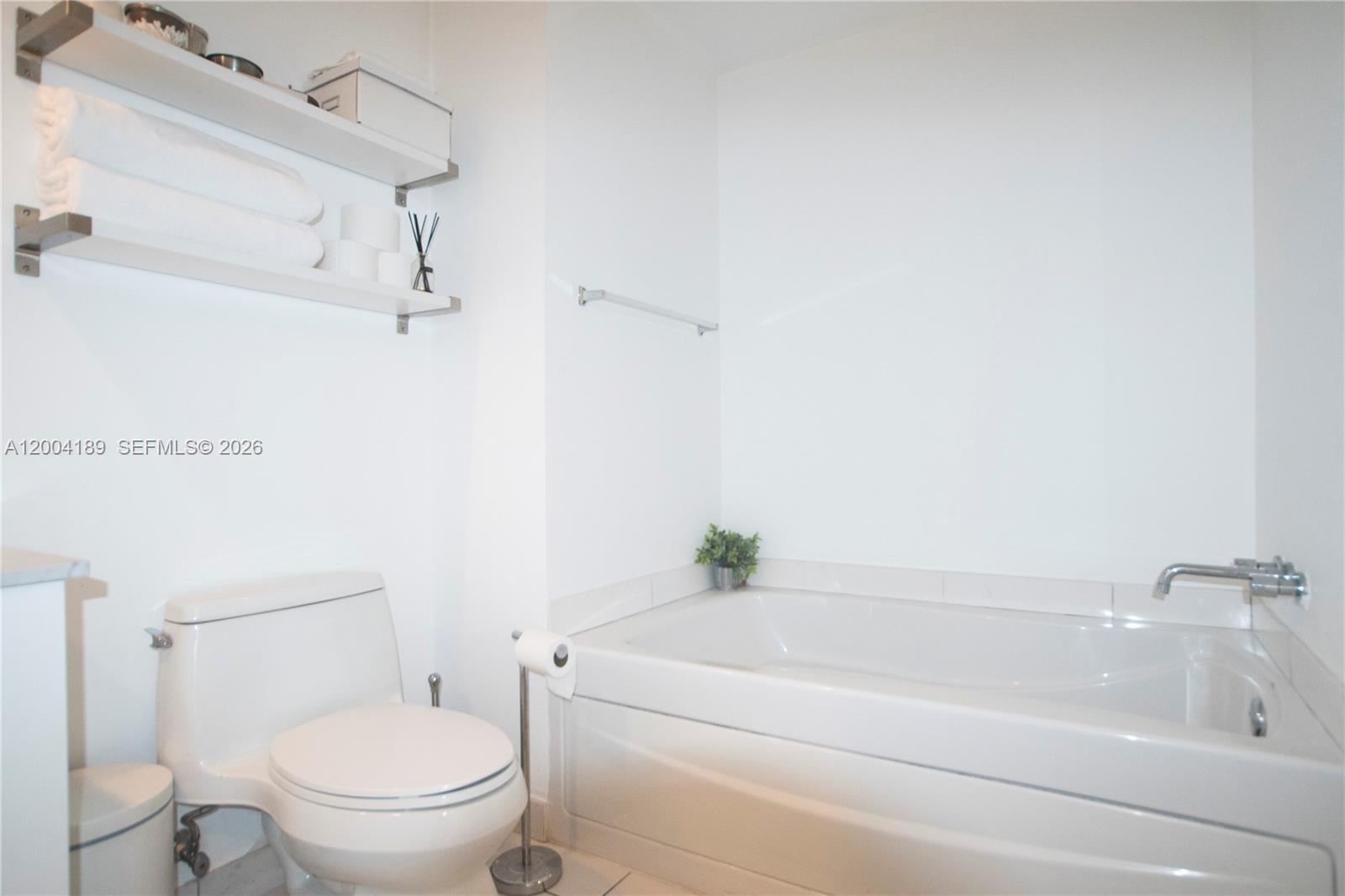 image 500 Brickell West9