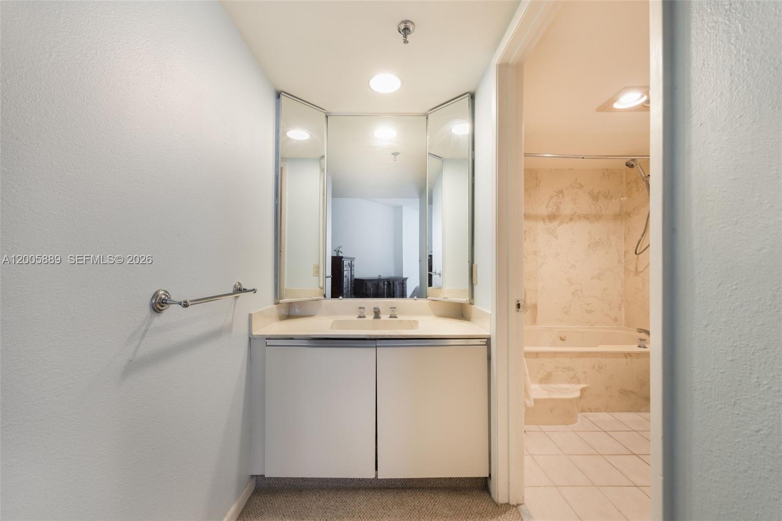 520 Brickell Key Dr #A1001 Miami, FL 33131