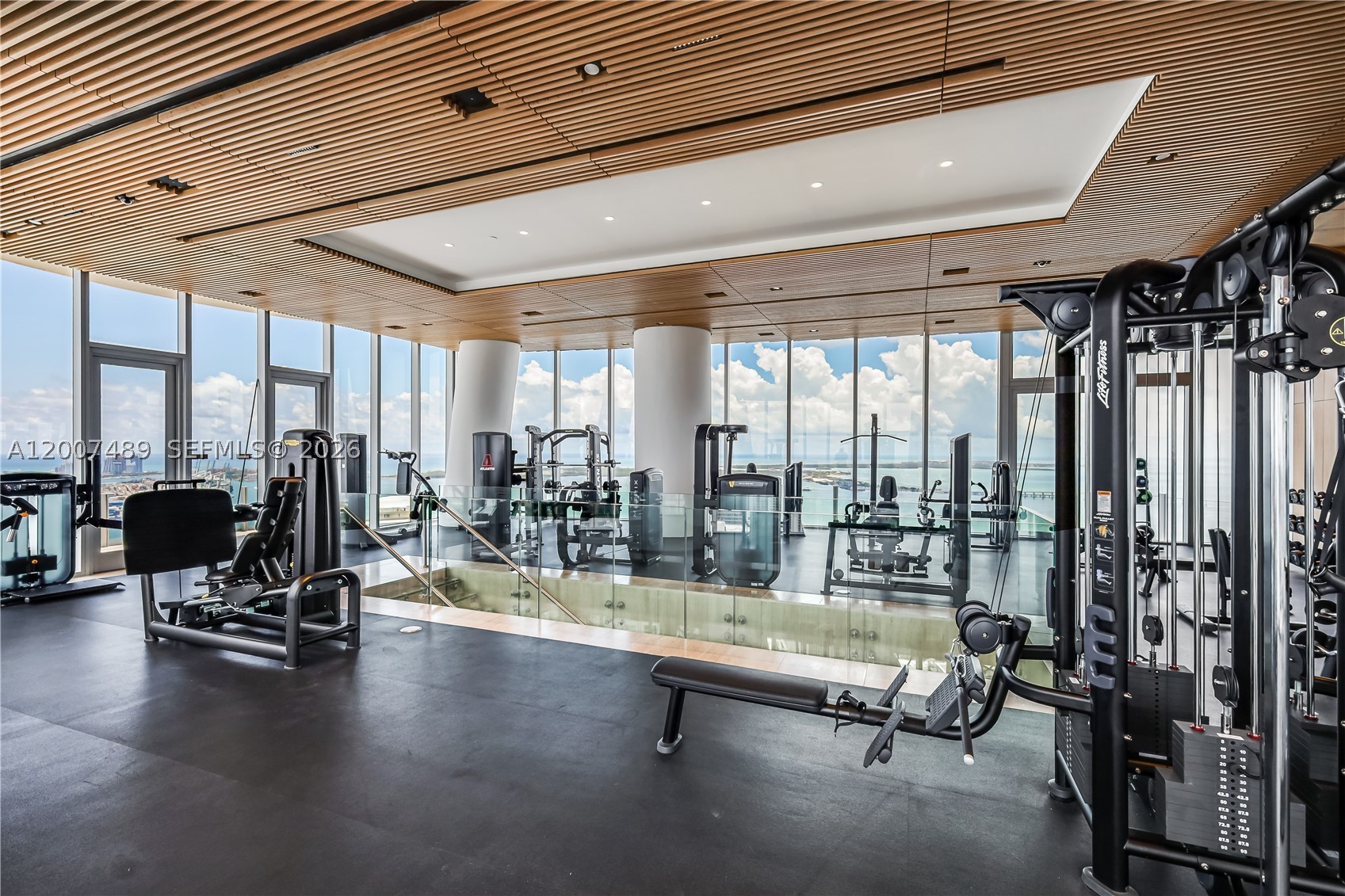 image Aston Martin Residences91
