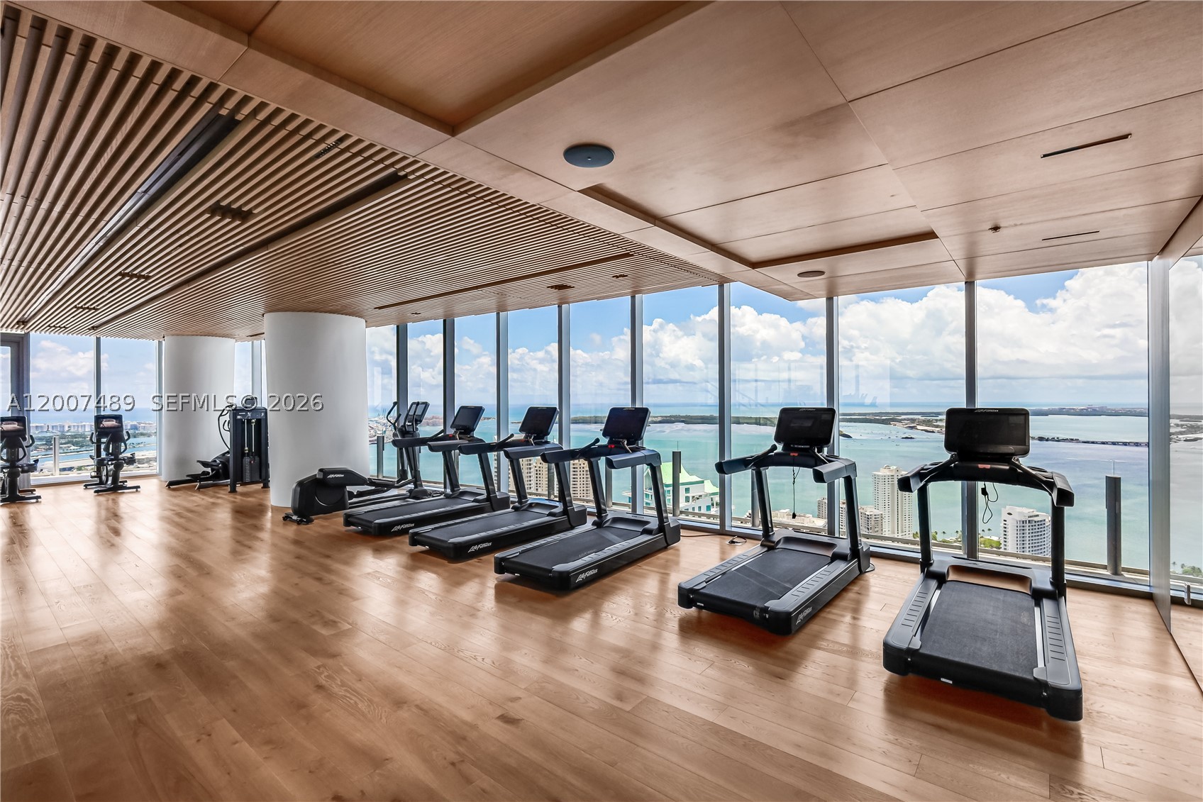 image Aston Martin Residences94