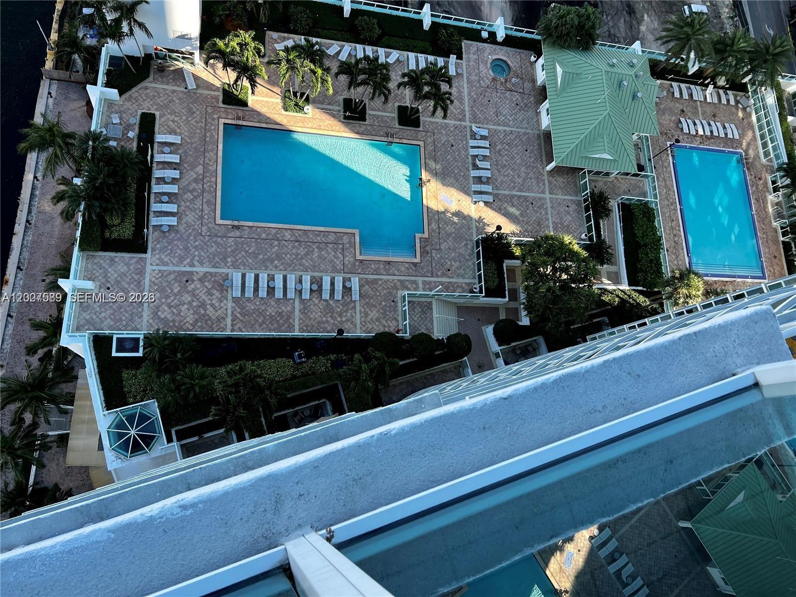 image Brickell on the River North15