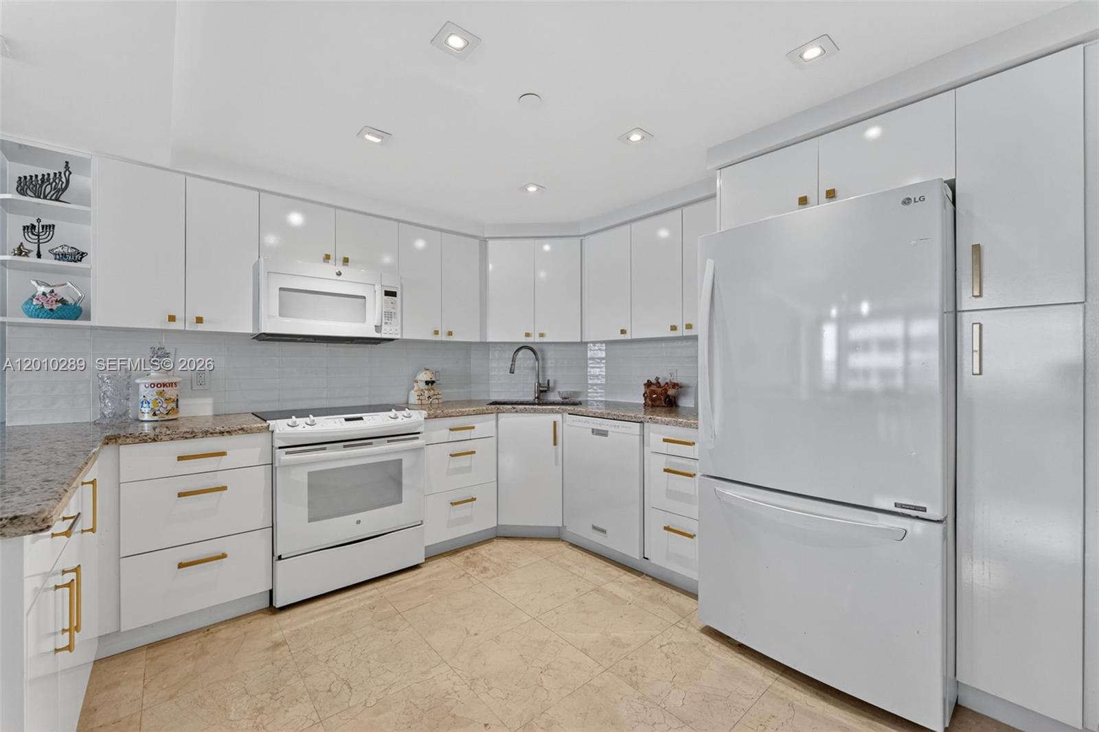 5225 Collins Ave #1519 Miami Beach, FL 33140