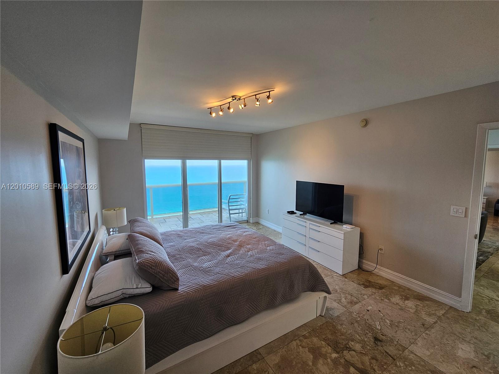 image Beach Club 322