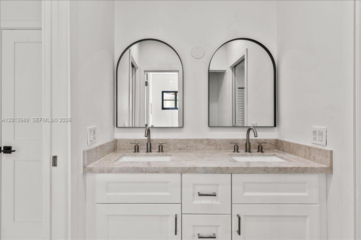 1426 Robbia Ave Coral Gables, FL 33146