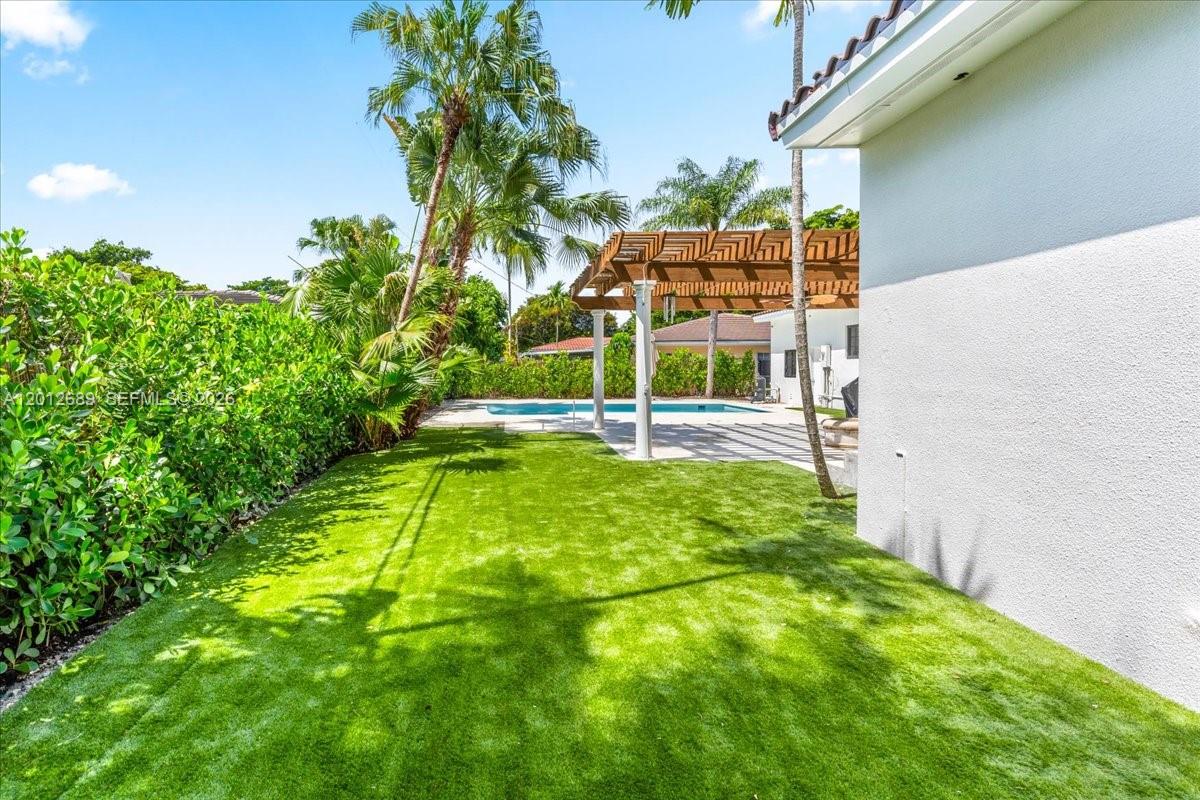 1426 Robbia Ave Coral Gables, FL 33146