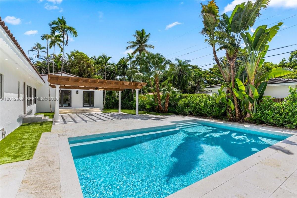 1426 Robbia Ave Coral Gables, FL 33146