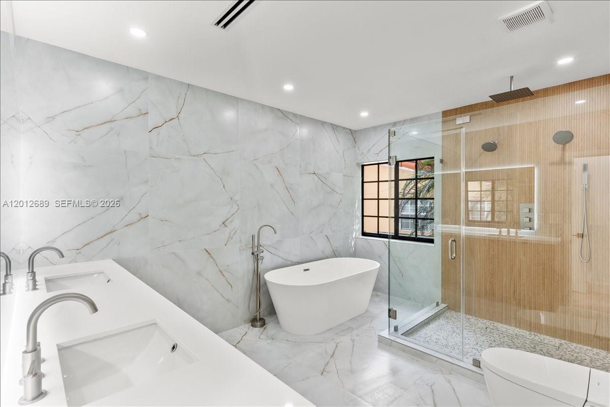1426 Robbia Ave Coral Gables, FL 33146