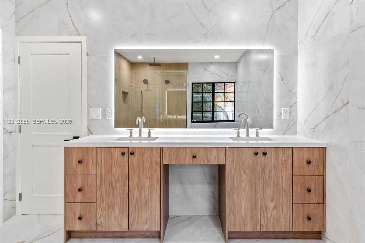 1426 Robbia Ave Coral Gables, FL 33146