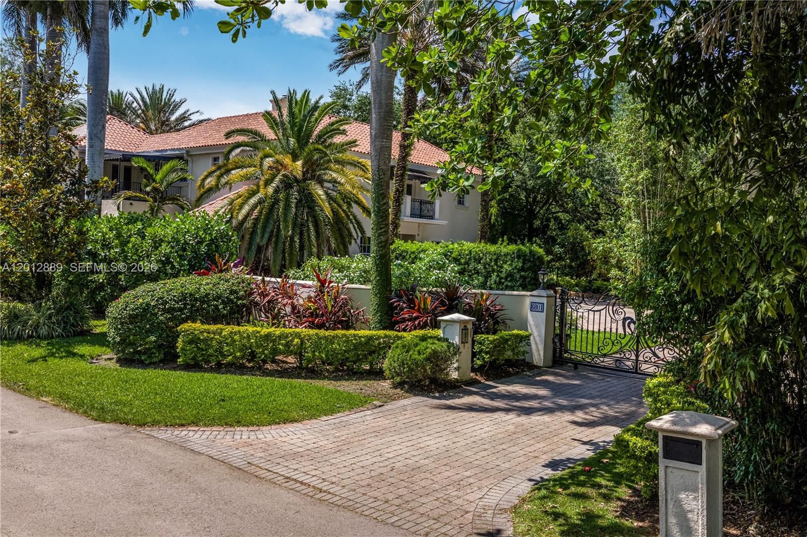 6801 SW 94th St Pinecrest, FL 33156