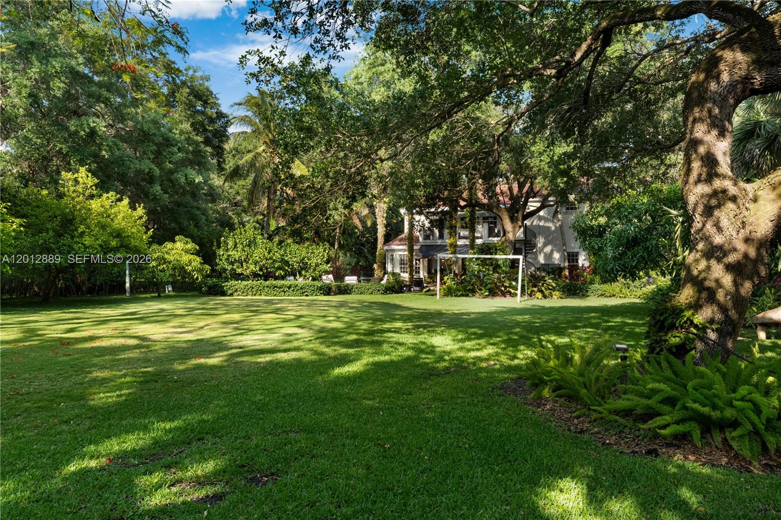 6801 SW 94th St Pinecrest, FL 33156