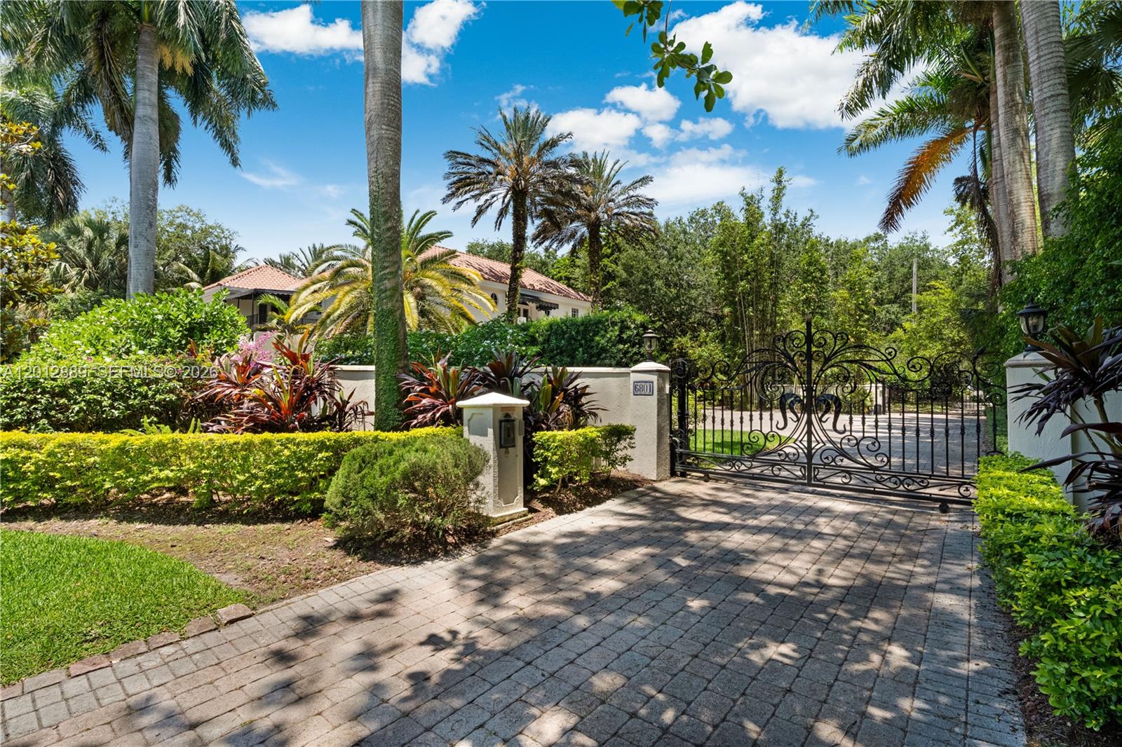 6801 SW 94th St Pinecrest, FL 33156