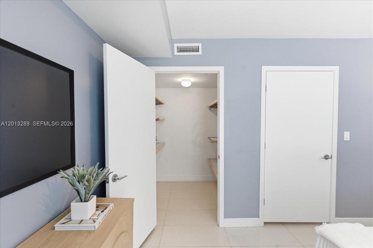 1111 SW 1st Ave #721-N Miami, FL 33130