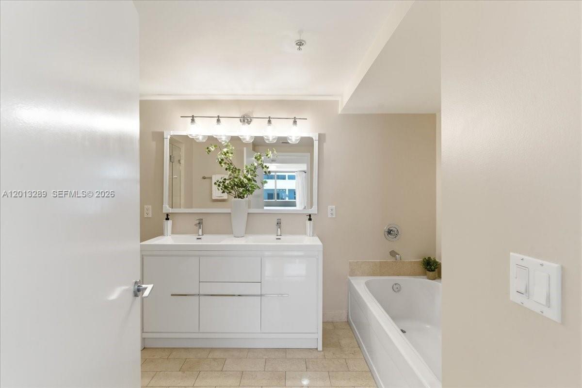 1111 SW 1st Ave #721-N Miami, FL 33130