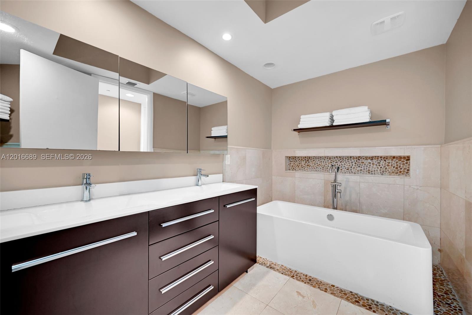 100 S Pointe Dr #801 Miami Beach, FL 33139