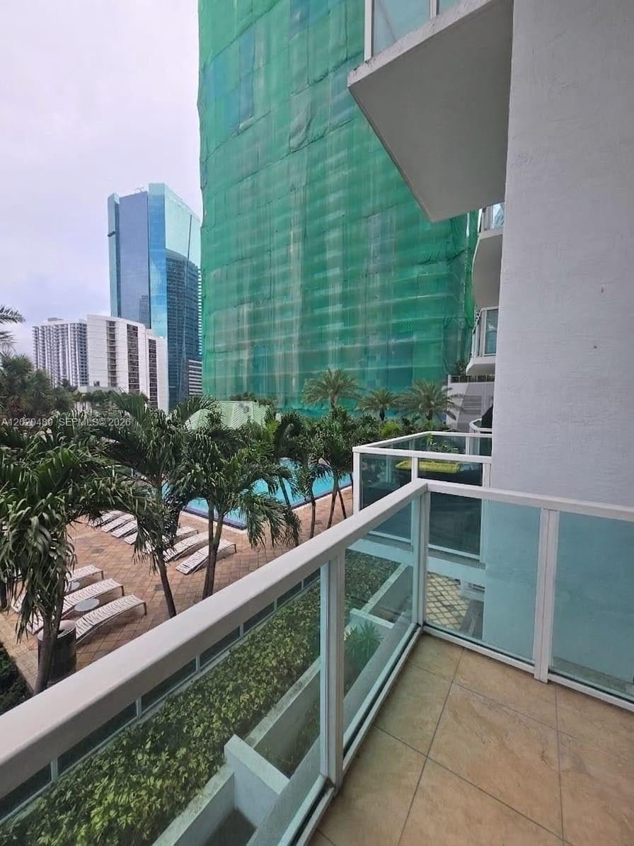 image Brickell on the River South11