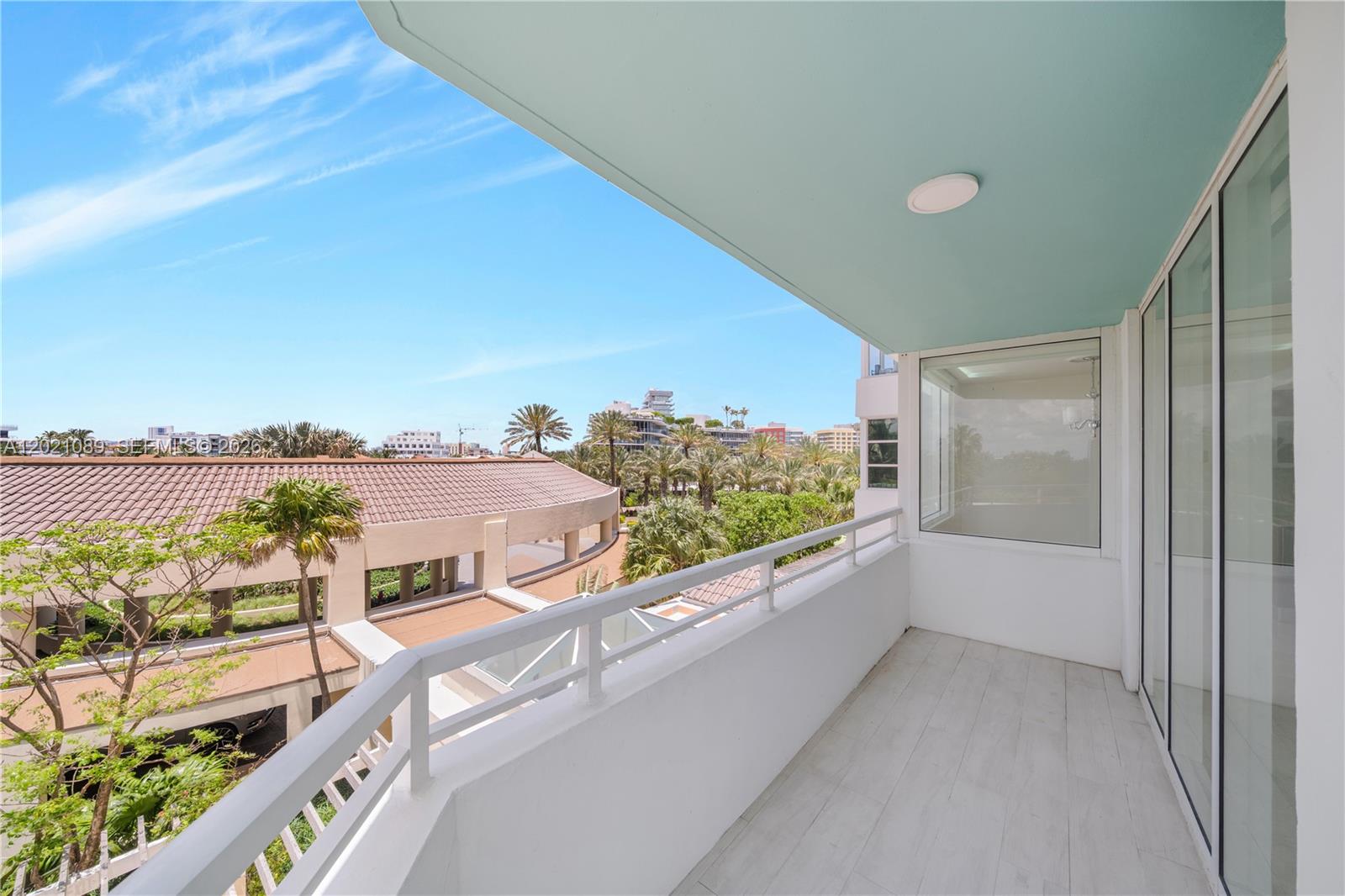 400 S Pointe Dr #409 Miami Beach, FL 33139
