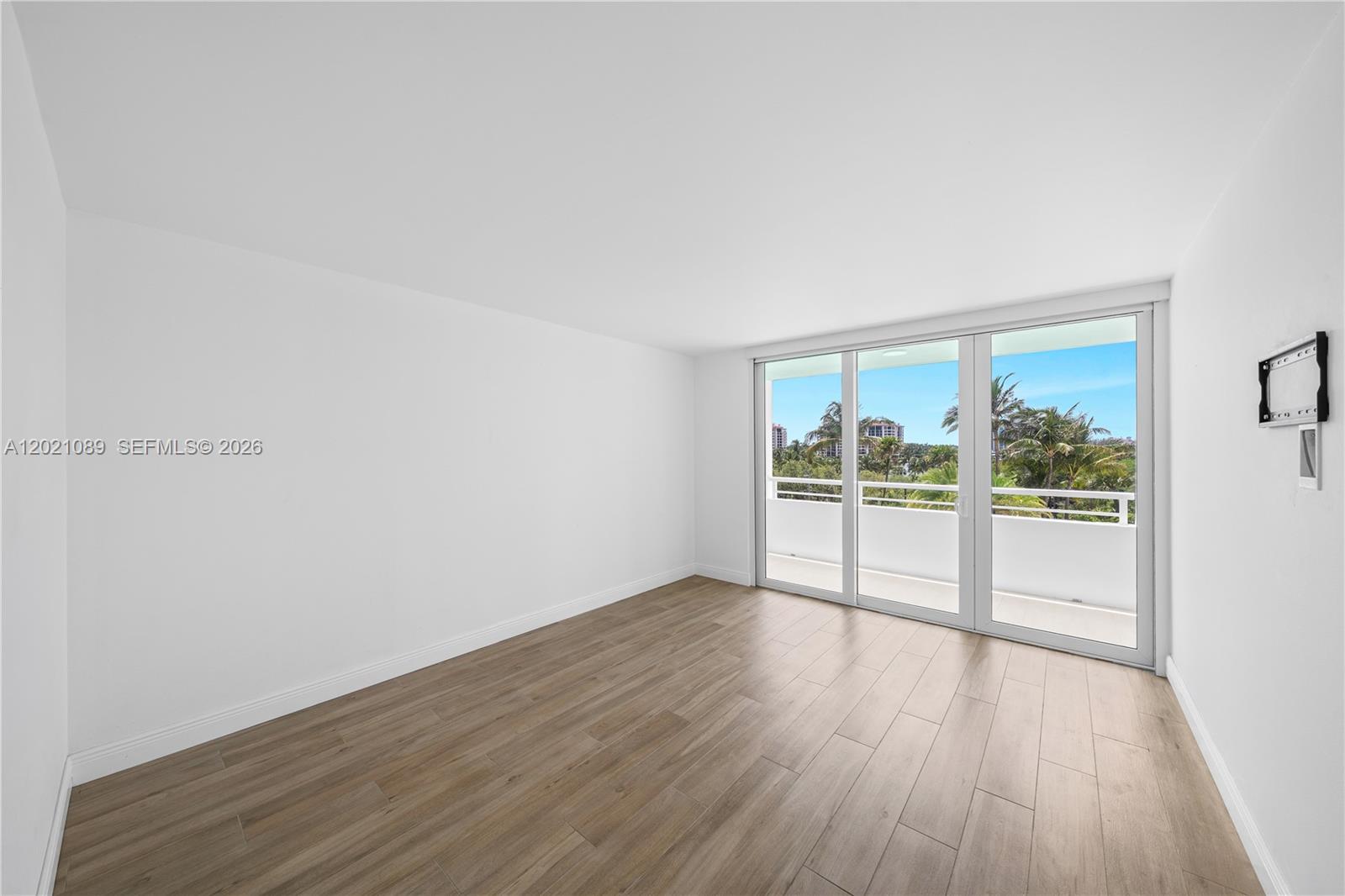 400 S Pointe Dr #409 Miami Beach, FL 33139