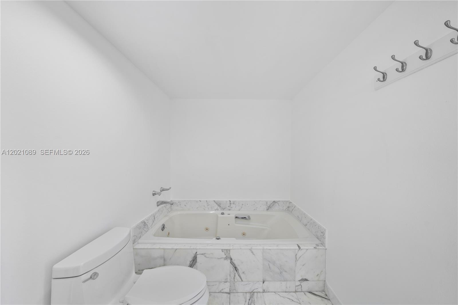 400 S Pointe Dr #409 Miami Beach, FL 33139
