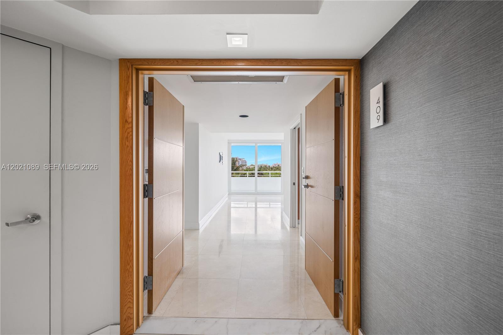 400 S Pointe Dr #409 Miami Beach, FL 33139