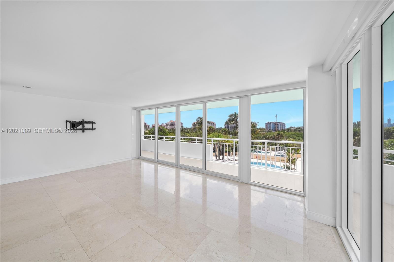 400 S Pointe Dr #409 Miami Beach, FL 33139