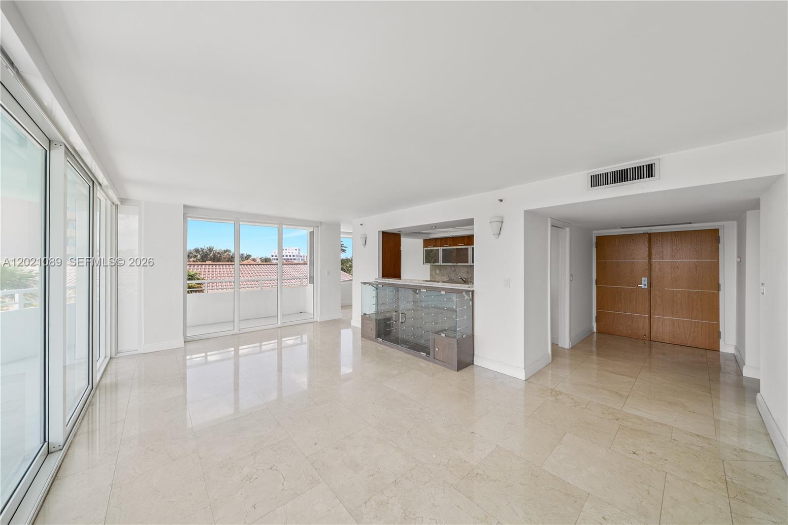 400 S Pointe Dr #409 Miami Beach, FL 33139
