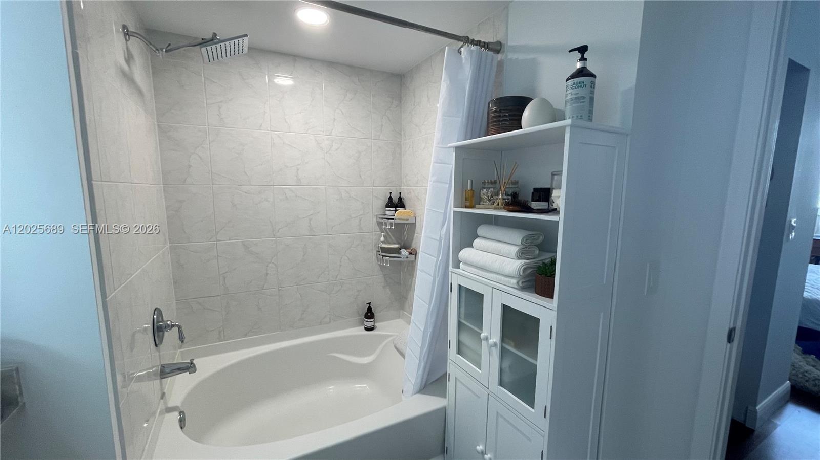image The Venture at Aventura10