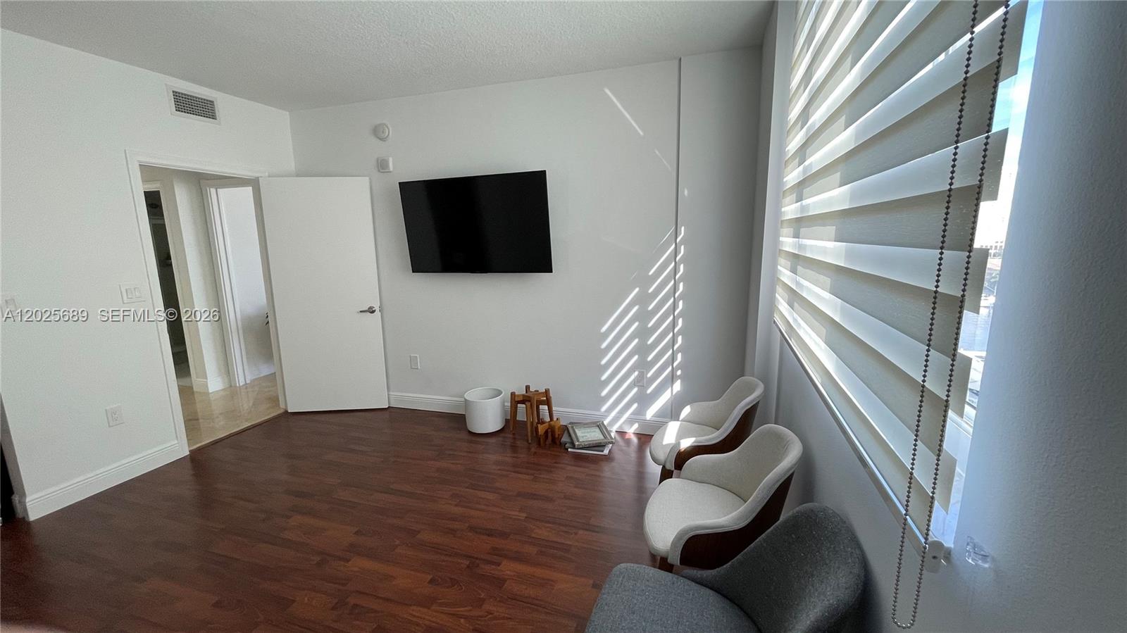image The Venture at Aventura12