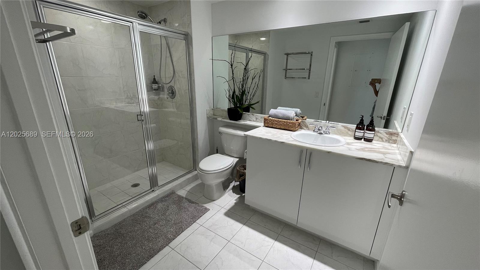 image The Venture at Aventura13