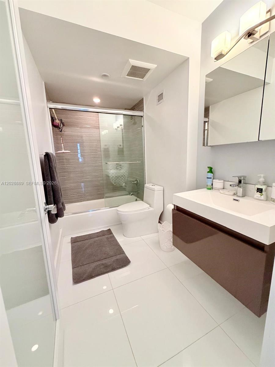 100 Lincoln Rd #1504 Miami Beach, FL 33139