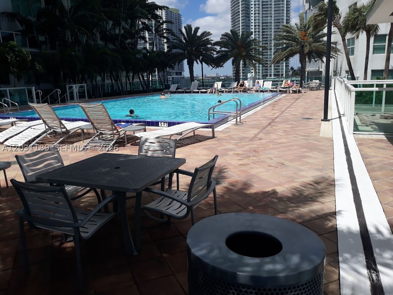 image Brickell on the River North9