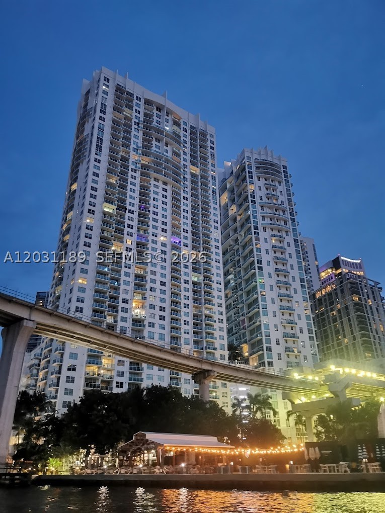 image Brickell on the River North12