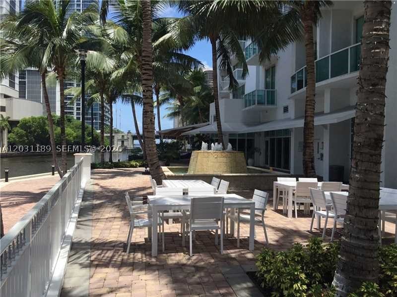 image Brickell on the River North8