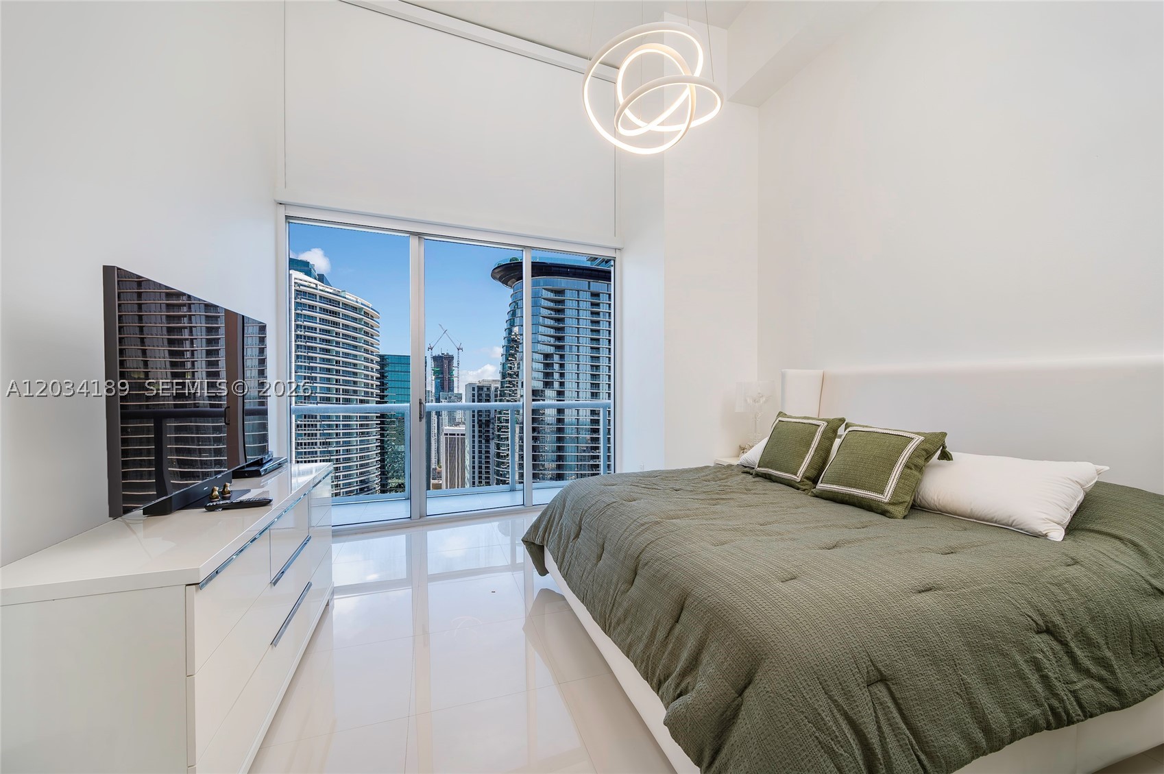 475 Brickell Ave #4115 Miami, FL 33131