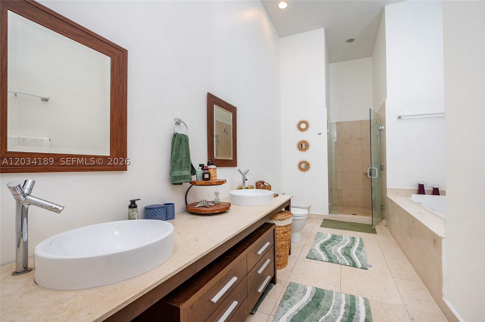 475 Brickell Ave #4115 Miami, FL 33131