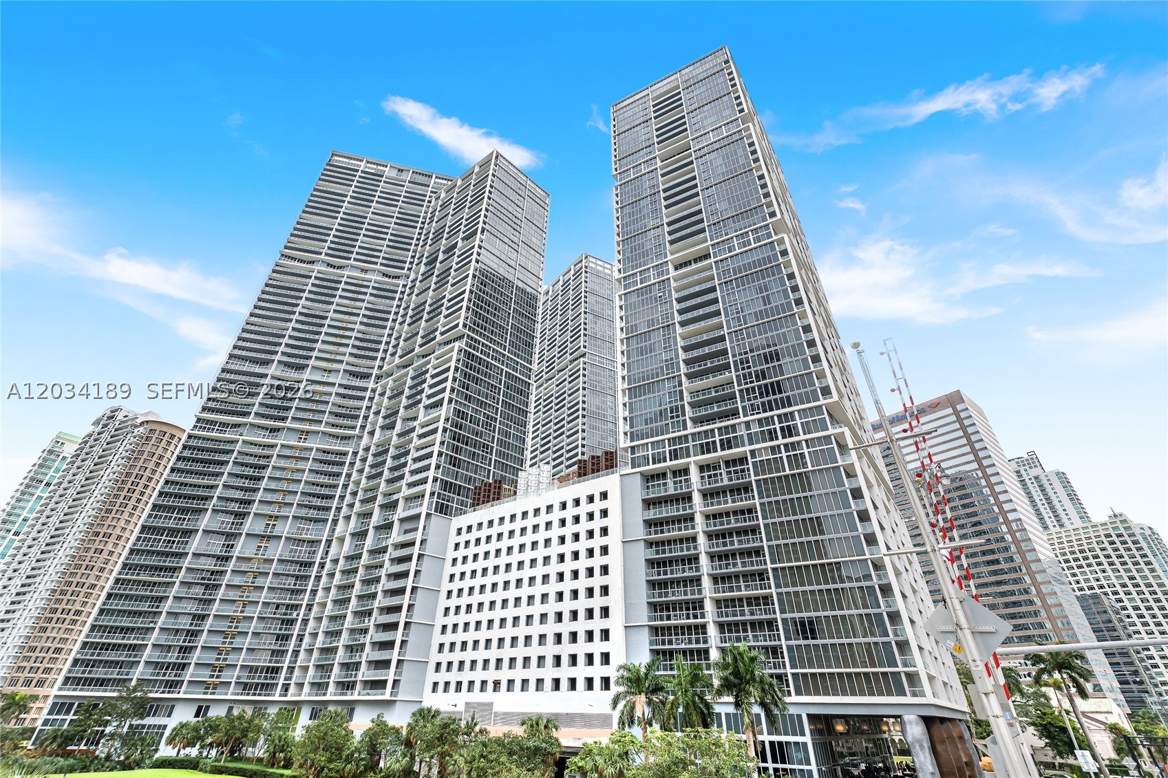 475 Brickell Ave #4115 Miami, FL 33131