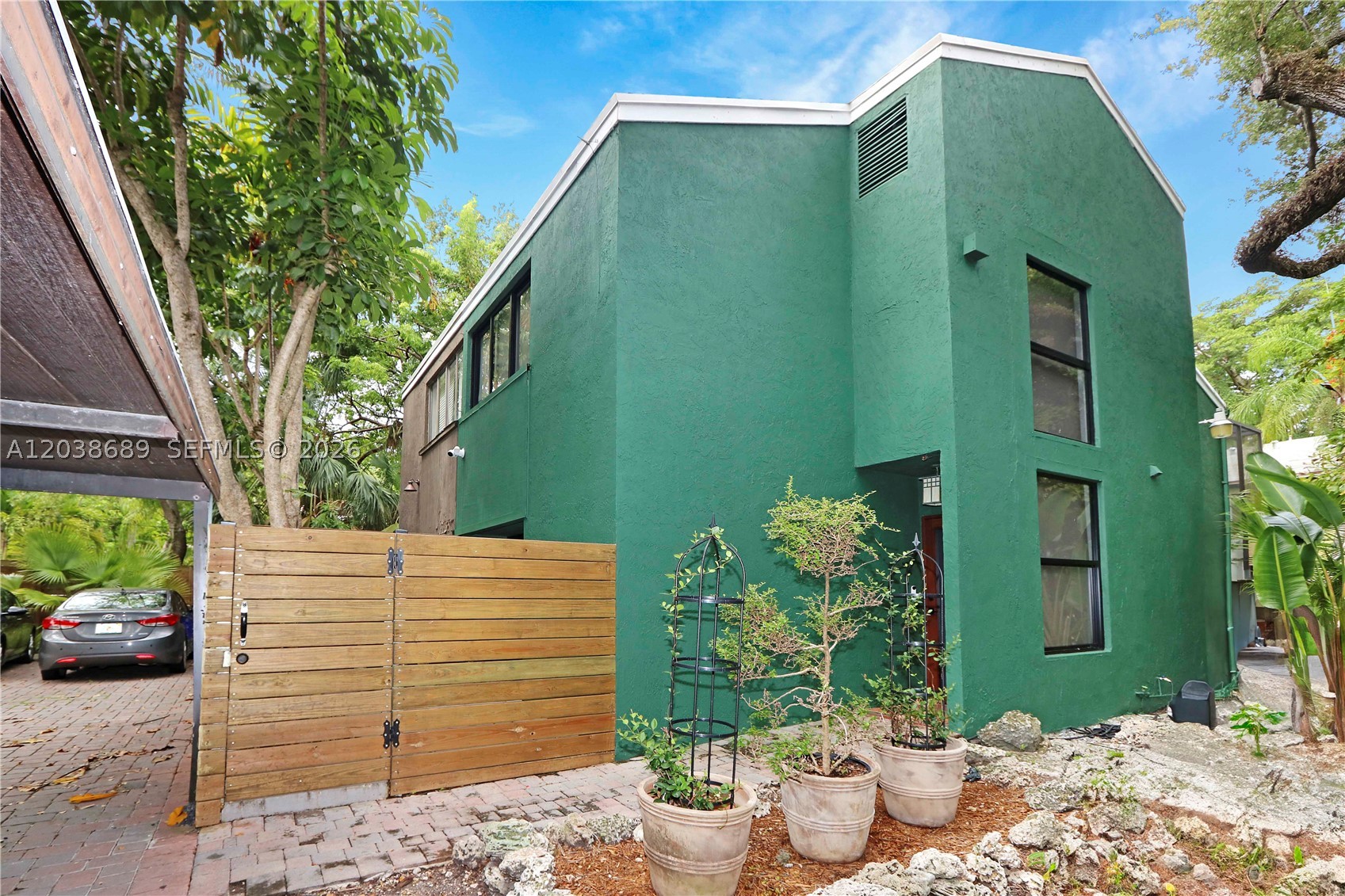 3138 Mary St #3138