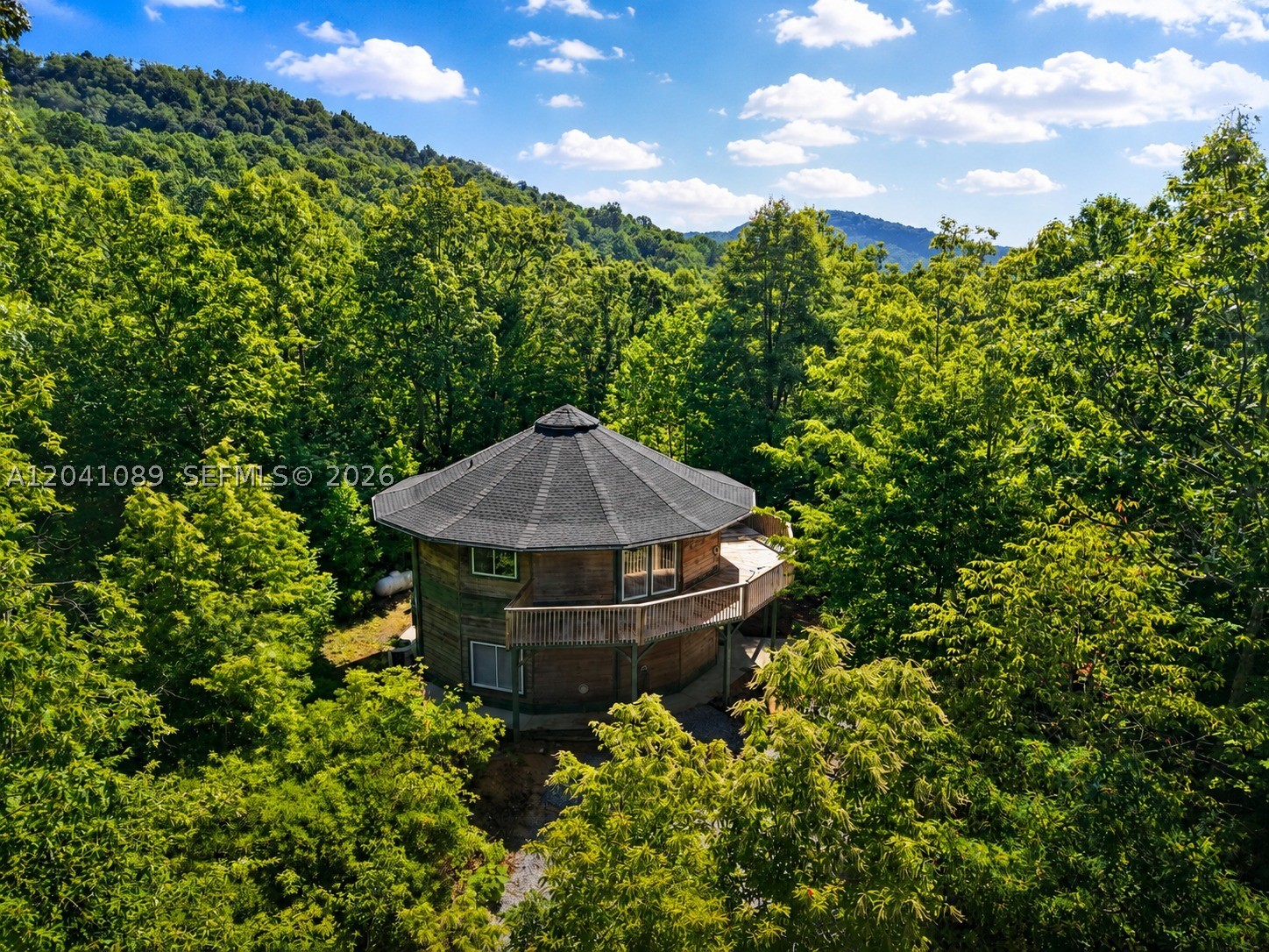 688 Rhododendron Dr Old Fort