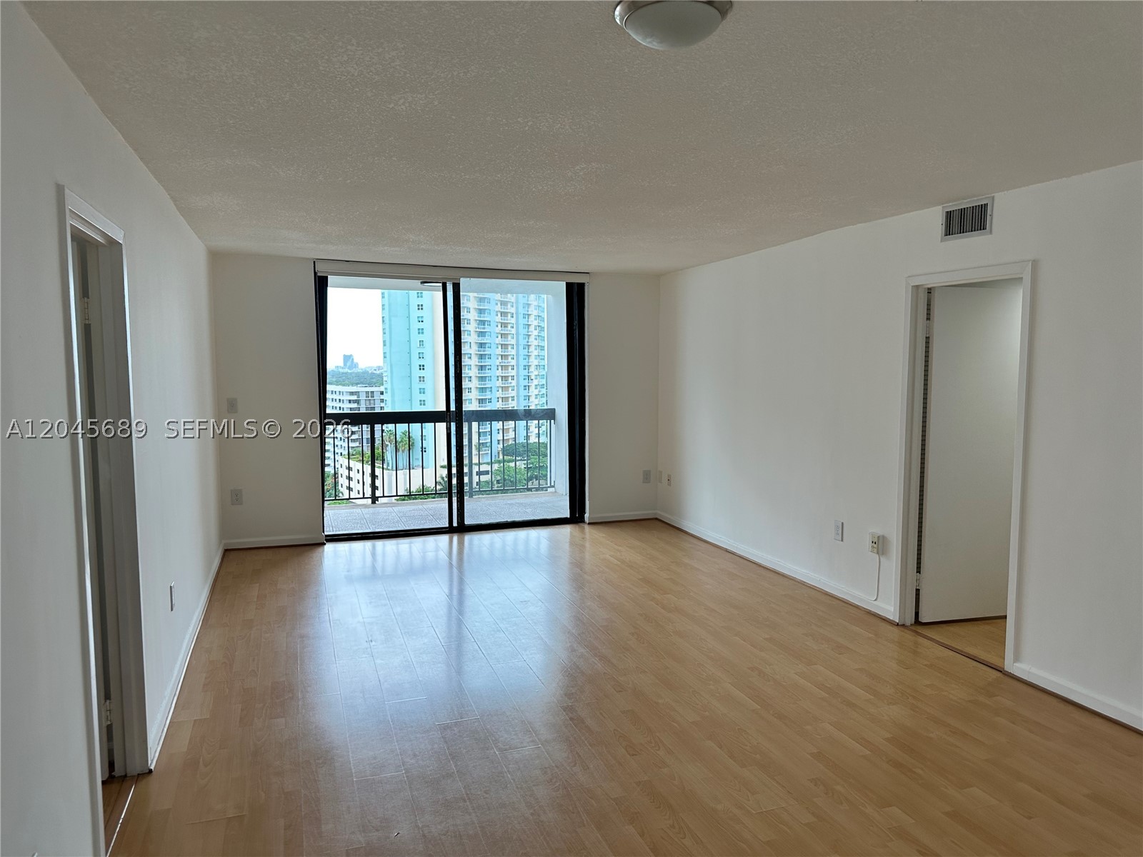 image Brickell Bay Club1