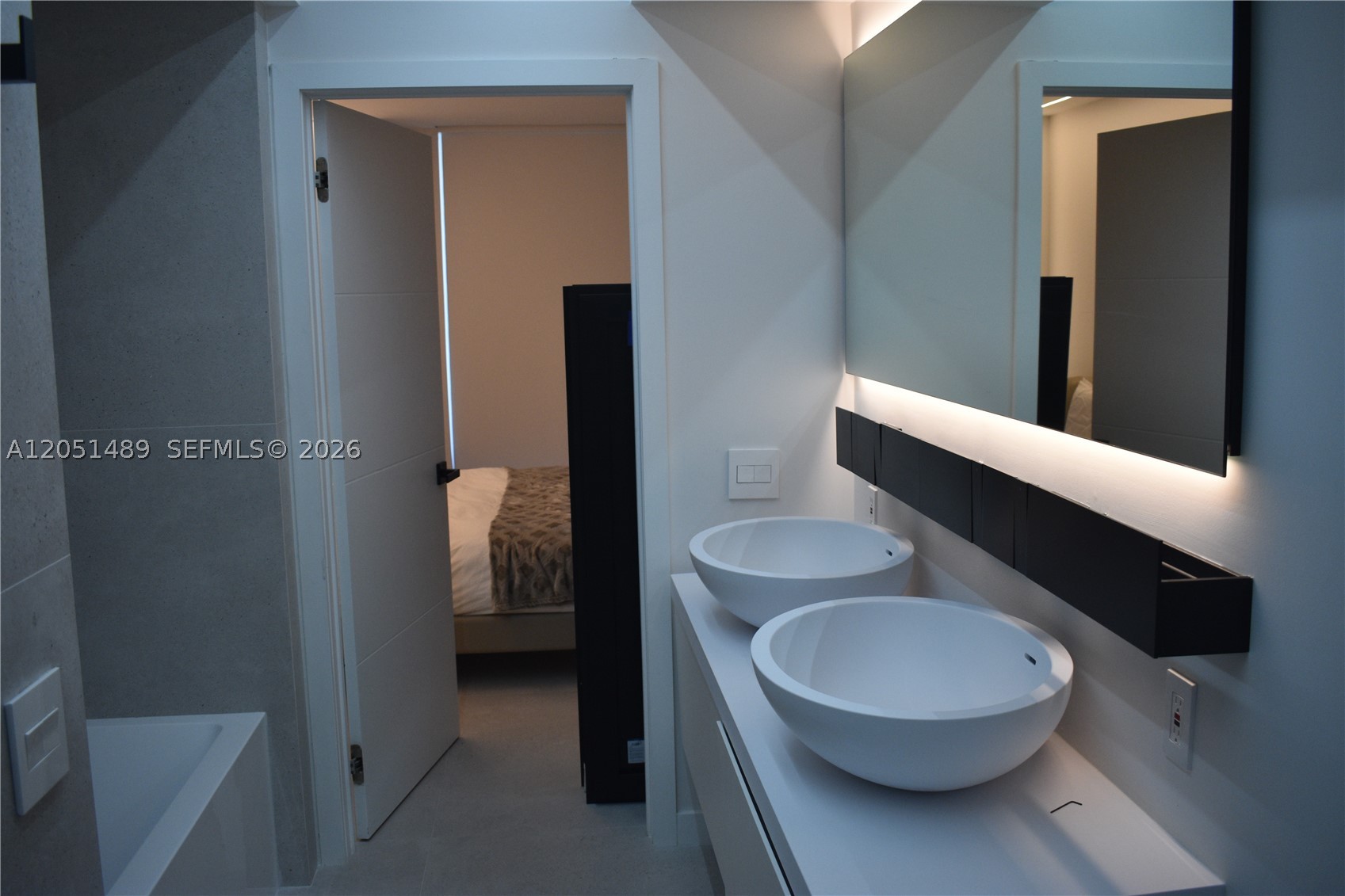 image Akoya12
