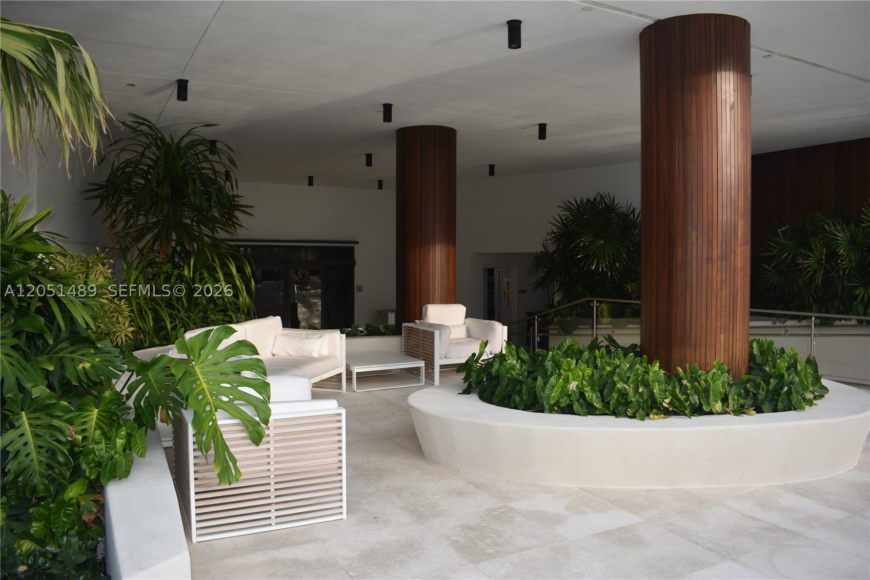 image Akoya43