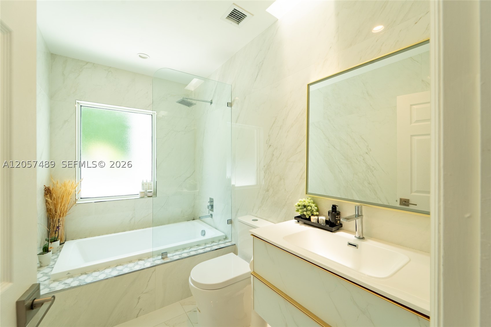 1777 Daytonia Rd Miami Beach, FL 33141
