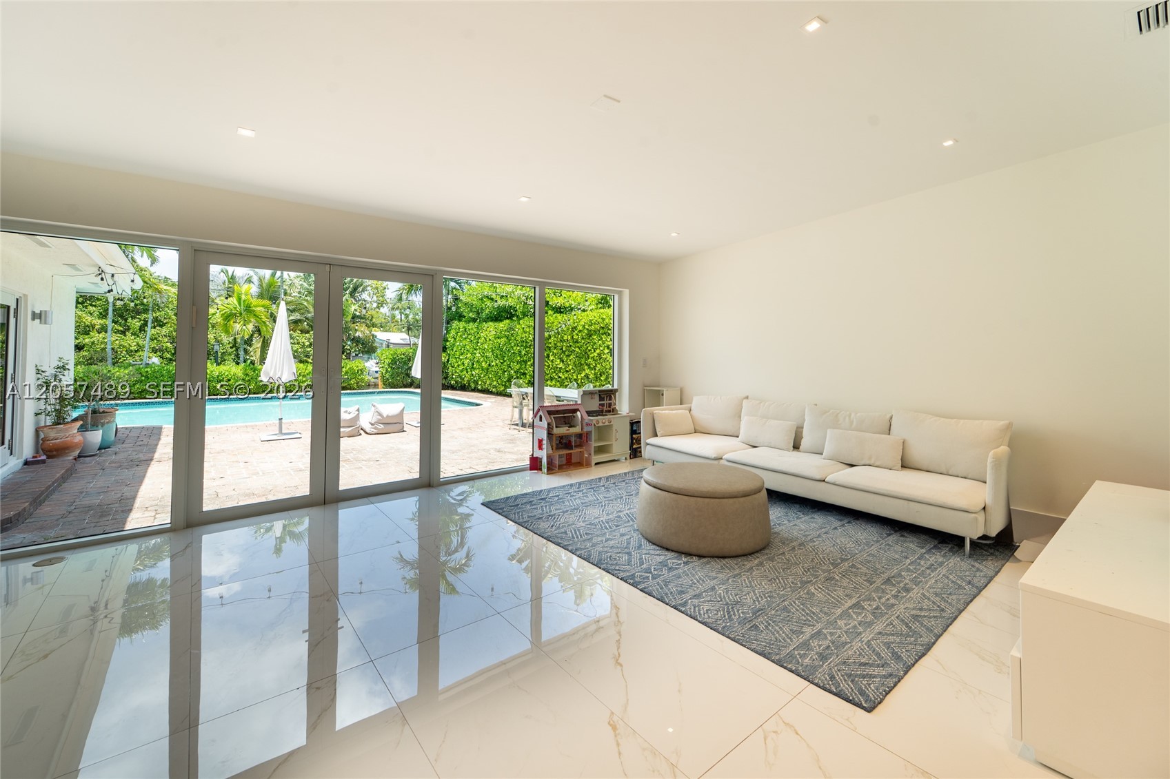 1777 Daytonia Rd Miami Beach, FL 33141